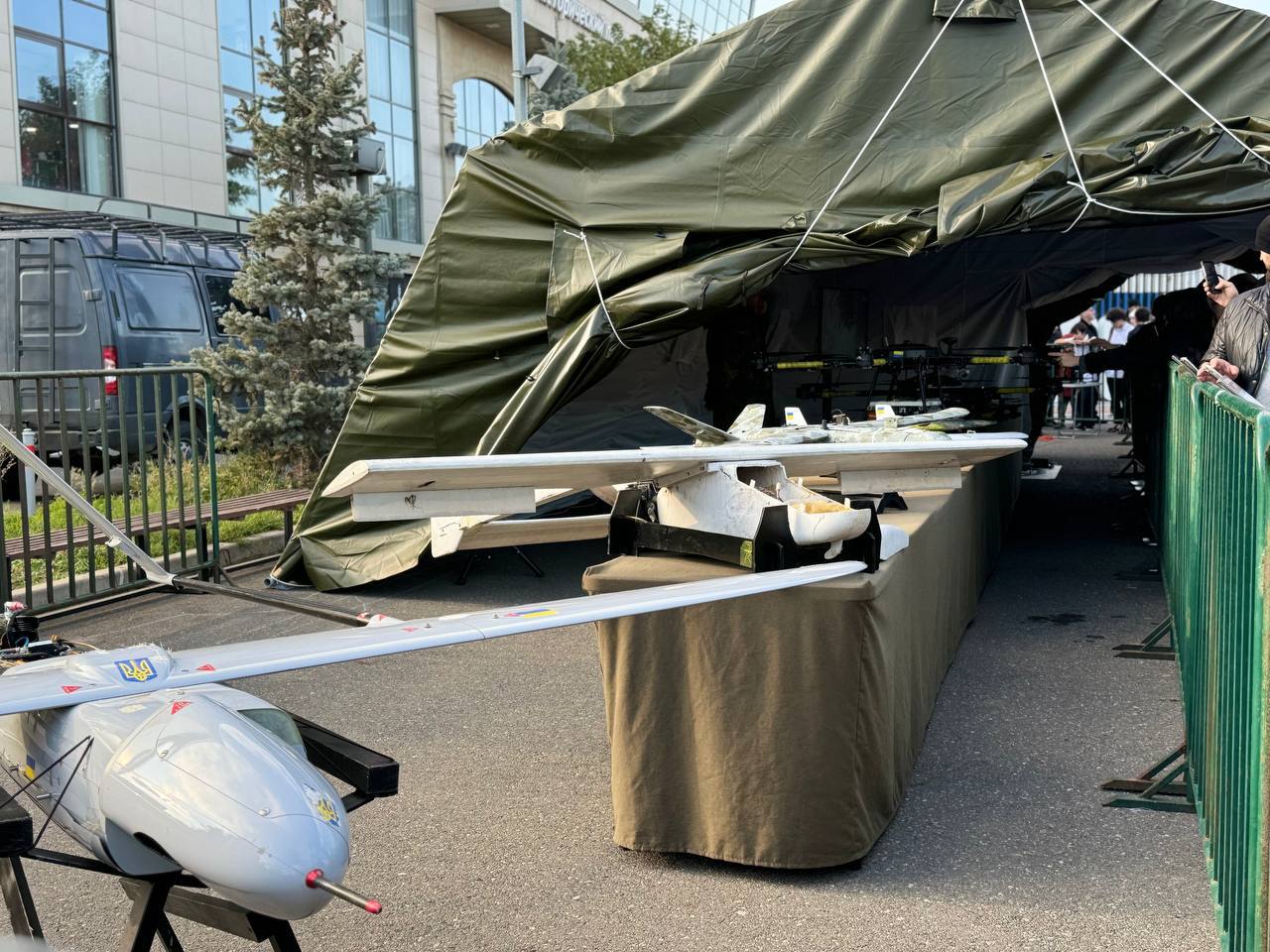 Студенты Гуманитарно-педагогического колледжа посетили уникальную передвижную выставку трофейной военной техники  Украины и стран НАТО, захваченной у...